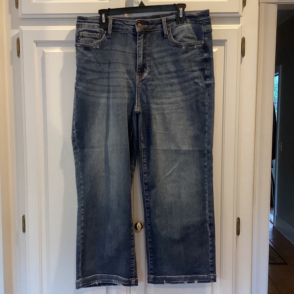 Judy Blue Distress Crop Jeans main image 1